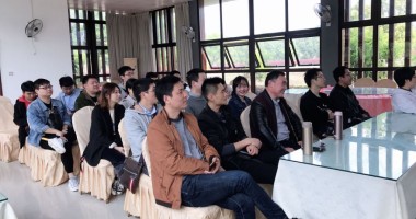 凝聚產(chǎn)生力量，團(tuán)結(jié)誕生希望